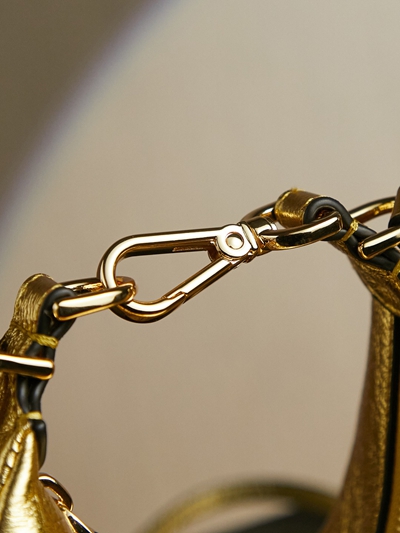 フェンディバッグ角部分ディテール